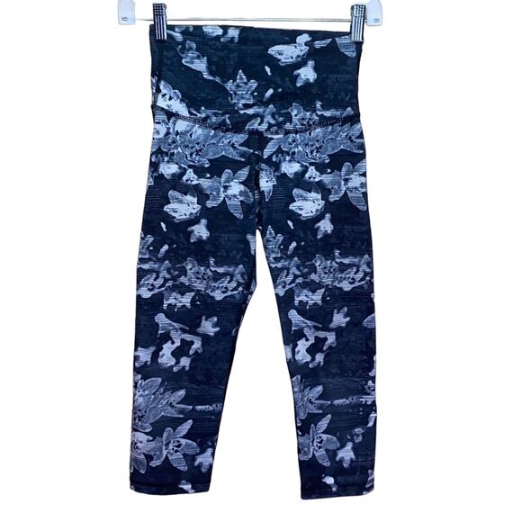 Old Navy Active Floral Capri Workout Pants Size XS - Picture 1 of 6